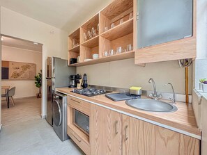 Fridge, microwave, stovetop, coffee/tea maker - Awaken your senses in this garden apartment (Ciudad de México)