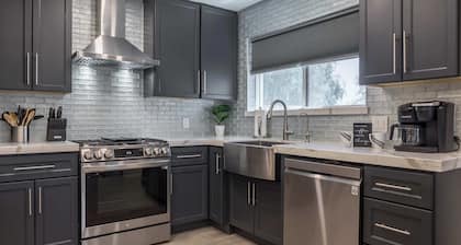 Desert getaway retreat, pool, spa, billiards, bbq