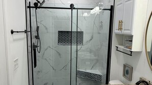 Bathroom - North Lamar hideout  (Oxford)