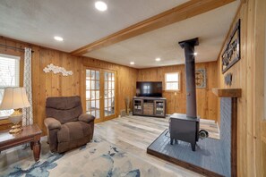 House (3 Bedrooms) | Interior - Inviting Missouri River Vacation Rental: 2 Mi Away (Great Falls)