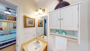 Handtücher, Seife, Shampoo, Toilettenpapier