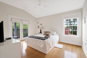 3 chambres, fer et planche à repasser, Wi-Fi, draps fournis