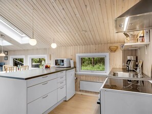 Fridge, microwave, oven, dishwasher - "Gerlinde" - 600m from the sea by Interhome (Løkken)