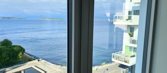 "central By the Sea, Close to the City"