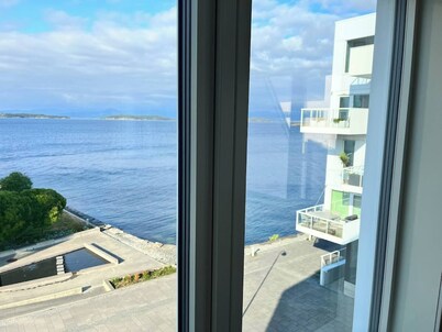 "central By the Sea, Close to the City"