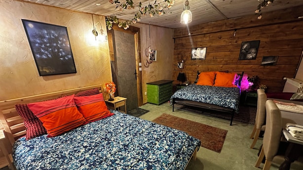 A bedroom with two beds, a desk, and a chair. - Chalet la Dryade JURA, waterfalls, lake, forests... (pets welcome) (Monnet La Ville)