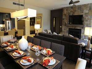 Dining - Northstar lodge 2 bed 2 bath. Ski in! Next to base of ritz gondola w/ ski valet (Truckee)