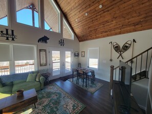 Smart TV, fireplace, video games - Hunter`s Haven | 3 Bed, 2 Bath (Luray)