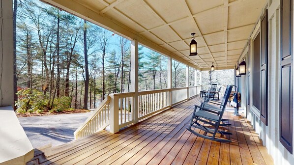 Terrace/patio - Lakeview Hideaway | Covered Front Porch with Lake View! (Highlands)