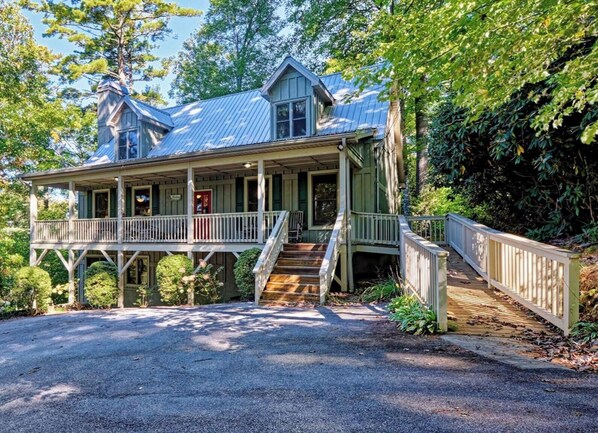 Exterior - Lakeview Hideaway | Covered Front Porch with Lake View! (Highlands)