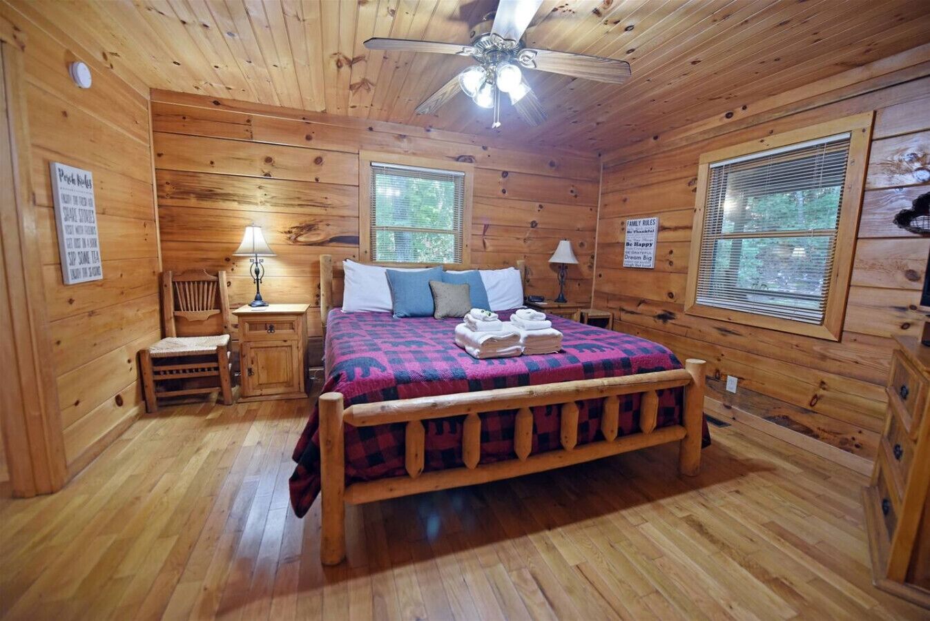 2 makuuhuonetta, työpöytä, vauvan matkasänky, ilmainen Wi-Fi