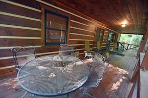 Outdoor dining - Laurel Creek- Creekfront- Hot Tub- Wifi- Pets ok (Blue Ridge)