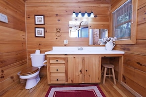 Towels - Laurel Creek- Creekfront- Hot Tub- Wifi- Pets ok (Blue Ridge)