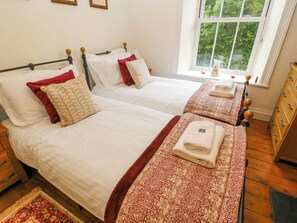 3 عدّة غرف نوم وبديكورات فريدة لكل غرفة وطراز فريد لكل وحدة