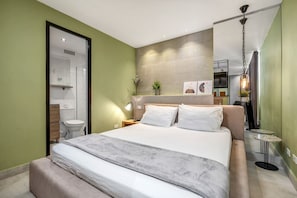 Bureau, fer et planche Ă repasser, lit parapluie, Wi-Fi