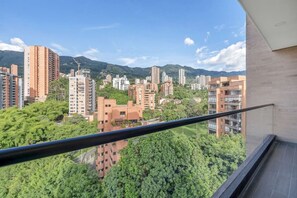 Property grounds - 12th Floor 2BR Apt with City View & rooftop Pool (Medellín)