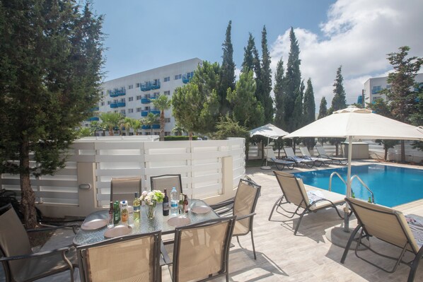 Villa, 3 chambres, piscine privée, vue jardin | Restauration extérieure