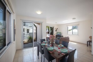 Villa, 3 habitaciones, alberca privada, vista al jardín | Restaurantes