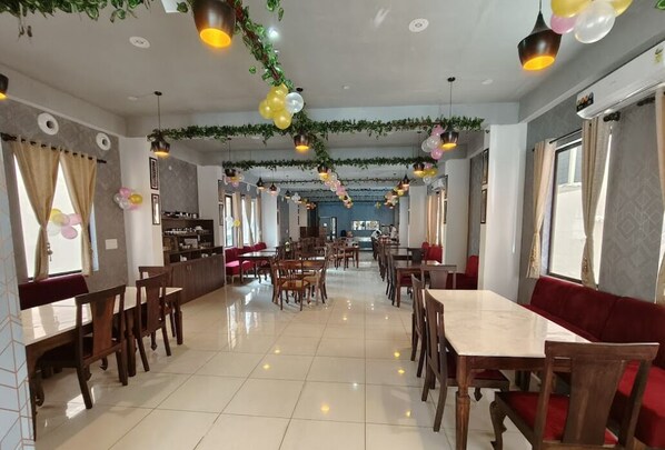 Dining - Pink Vista Hotel (Jaipur)