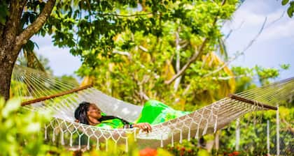 Mzuri Quiet Retreat....3 minutes to beach
