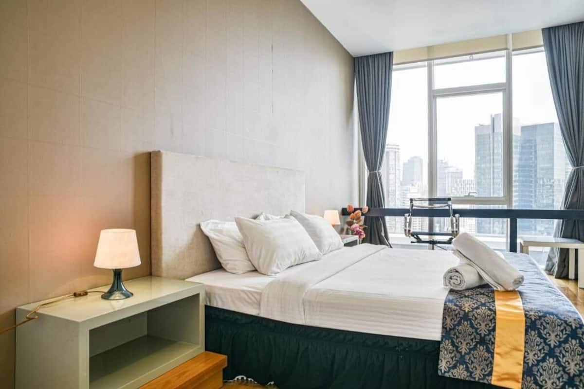 2 bedrooms, hypo-allergenic bedding, in-room safe, desk