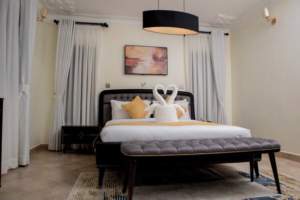 4 habitaciones, tabla de planchar con plancha, wifi y ropa de cama