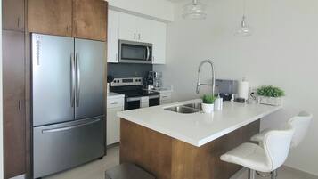Fridge, microwave, oven, stovetop