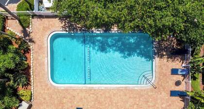 Top Balcony, Pool, 5 min to Beach @Sunnyside Palms