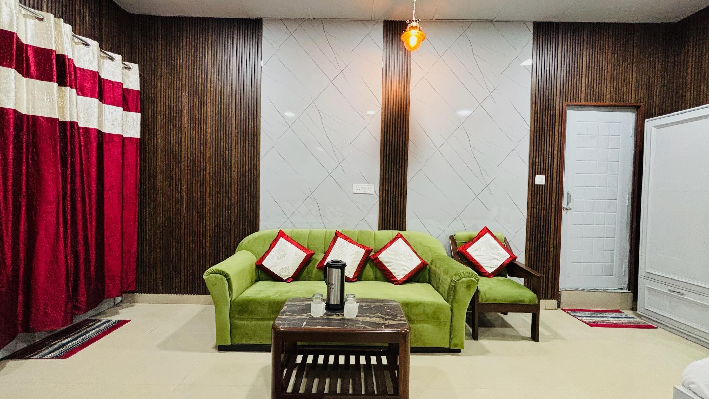 Family Room | Free WiFi, bed sheets