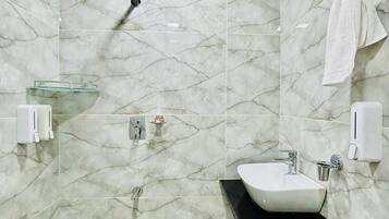 Family Room | Bathroom | Shower, rainfall showerhead, hair dryer, slippers