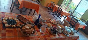 Desayuno buffet incluido todos los días 
