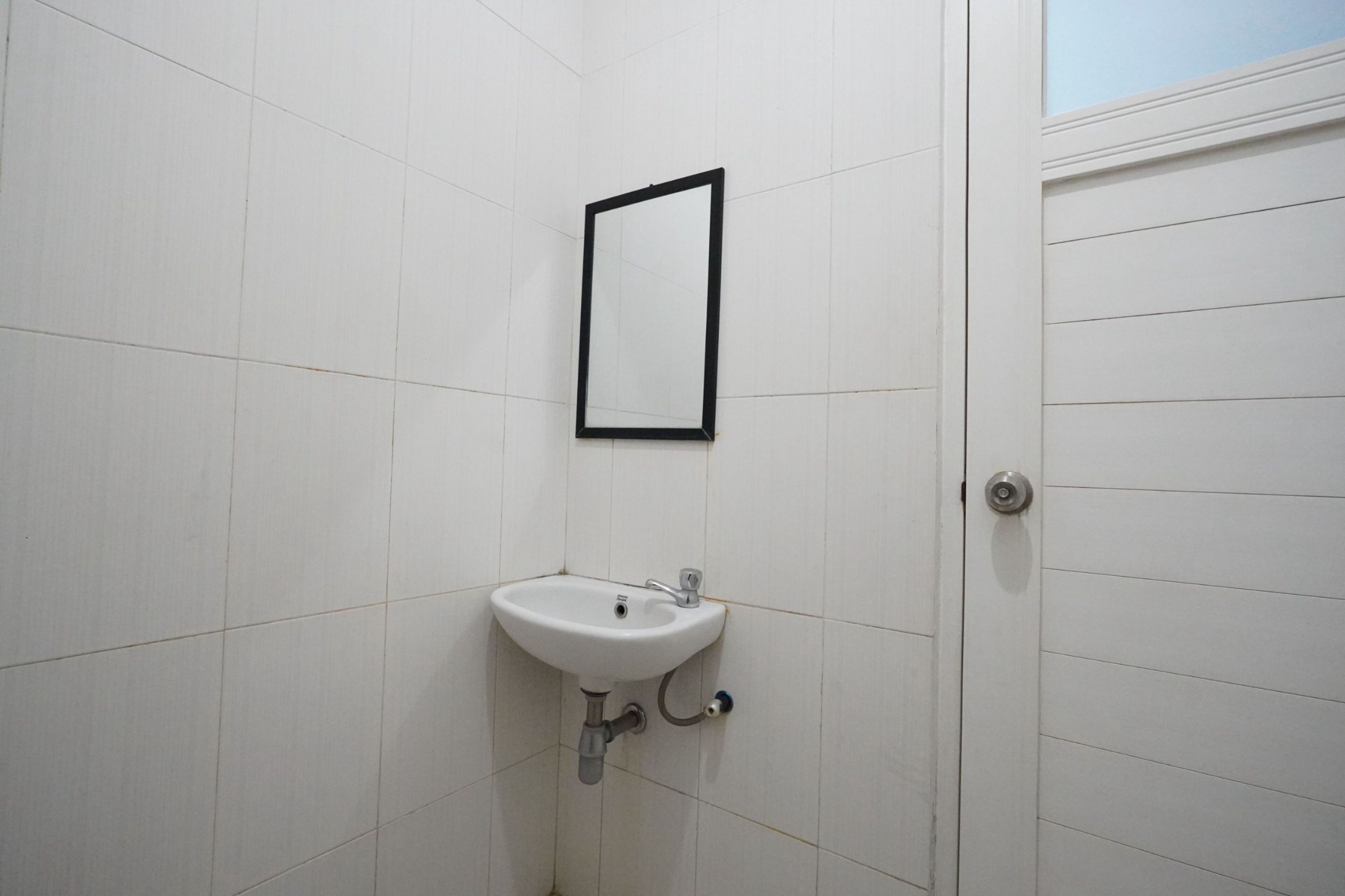 Shower, towels, soap, shampoo