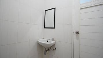 Shower, towels, soap, shampoo