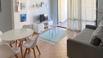 Apartment, 1 Bedroom, Accessible, Smoking | Ruang tamu