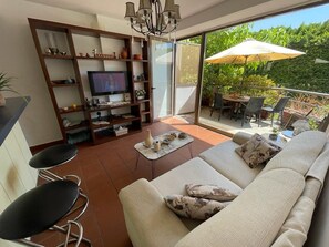 Apartment, 1 Schlafzimmer, Raucher, Balkon | Wohnzimmer