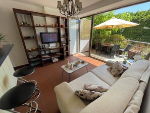 Apartment, 1 Bedroom, Smoking, Balcony | Living room