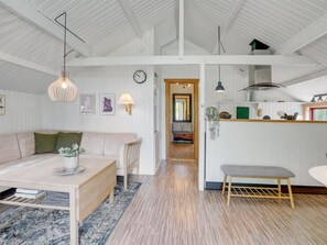 Fernseher, Kamin, DVD-Player