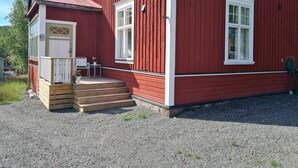 Hus, 3 soverom, røyk, terrasse | Inngang