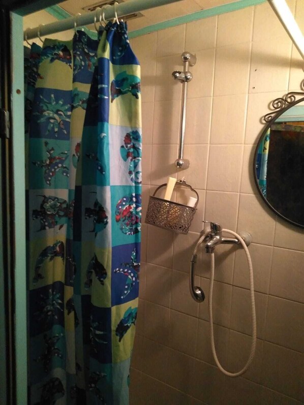 Room, 1 Bedroom | Bathroom