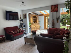 Smart TV, fireplace, books, music library - Ma chaumière
Une belle maison qui respire le bonheur faites pour vous et nous !  (Compans)