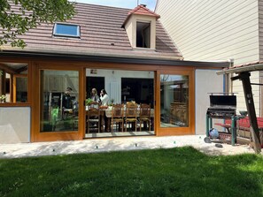 Outdoor dining - Ma chaumière
Une belle maison qui respire le bonheur faites pour vous et nous !  (Compans)