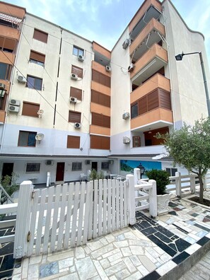 Apartamento, 2 quartos, sacada, vista para a cidade | Fachada da propriedade