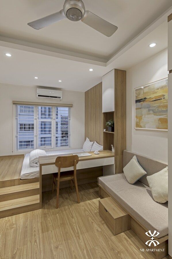 Suite estudio Deluxe | Ropa de cama de alta calidad y escritorio 