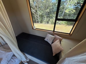 3 bedrooms, iron/ironing board, travel cot, WiFi - Beach House Family Getaway
2min walk to beach
Warm sunny home unwind & relax (Waikouaiti)