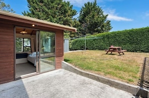 Terrace/patio - Beach House Family Getaway
2min walk to beach
Warm sunny home unwind & relax (Waikouaiti)