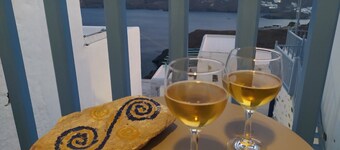 Gouerini Castle is 700 metres from apartment, 600 metres from Pera Gialos Beach