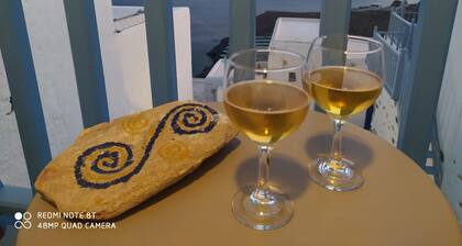 Gouerini Castle is 700 metres from apartment, 600 metres from Pera Gialos Beach