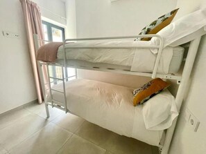 2 soverom, wi-fi (inkludert) og sengetøy