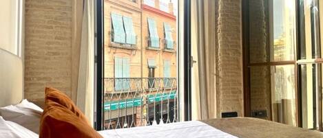 2 bedrooms, bed sheets