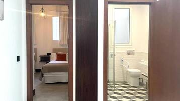 Secador de pelo y toallas